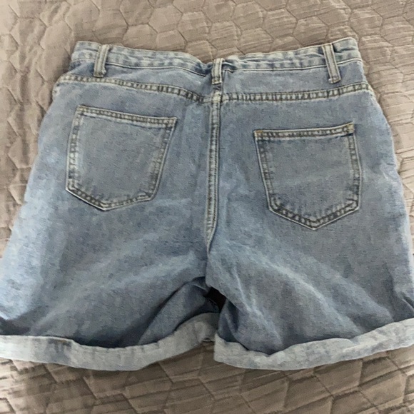 SHEIN Size 4 mom jeans. - Picture 2 of 2